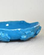 Keramiek blauwe schaal, Ophalen