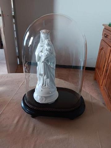 Maria  en kind onder glazen stolp, Enlèvement