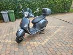 Vespa gts 125cc SuperSport iGET 2028 met topkoffer en helm, Motoren, Sport, 125 cc, 11 kW of minder, ABS