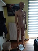 Vrouwelijke etalagepop, Zakelijke goederen, Ophalen