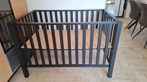 Matzwart tweelingpark, Kinderen en Baby's, Babyparken, Zo goed als nieuw, Rechthoekig, In hoogte verstelbaar, Ophalen