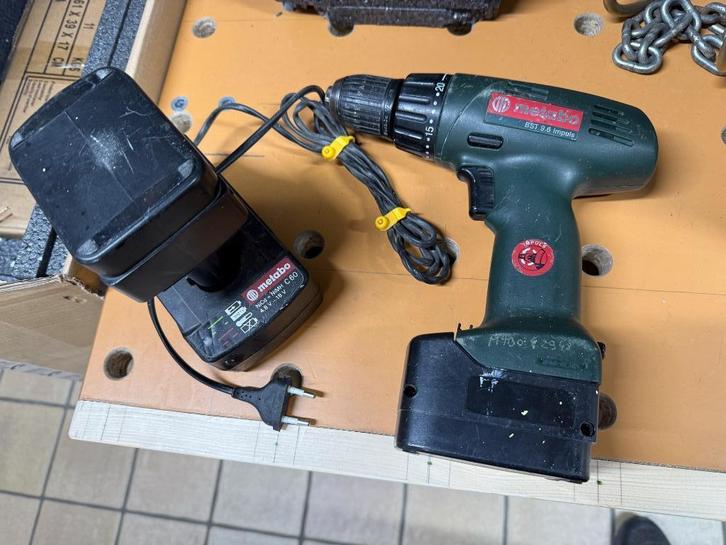 Metabo BST 9.6 V Impuls  + 2 accu's schroef boormachine., Doe-het-zelf en Bouw, Gereedschap | Boormachines, Gebruikt, Boor- en Schroefmachine