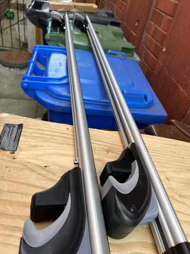 Barres de toit universelles en aluminium, Autos : Divers, Porte-bagages, Neuf, Envoi