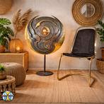 Grand lampadaire unique en métal sculpté d'art thaïlandais d, Maison & Meubles, Enlèvement ou Envoi, Comme neuf, Bohemian / eclectisch / modern / Aziatisch