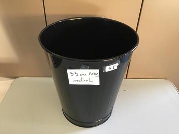 diverse prullebakken/vuilnisbakken aan 5 of 3 euro beschikbaar voor biedingen