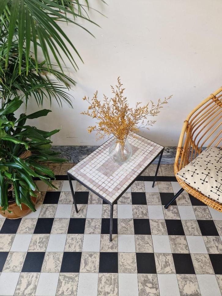 Vintage midcentury bijzettafeltje met mozaïek | tafeltje, Huis en Inrichting, Tafels | Bijzettafels, Gebruikt, Rechthoekig, Minder dan 45 cm