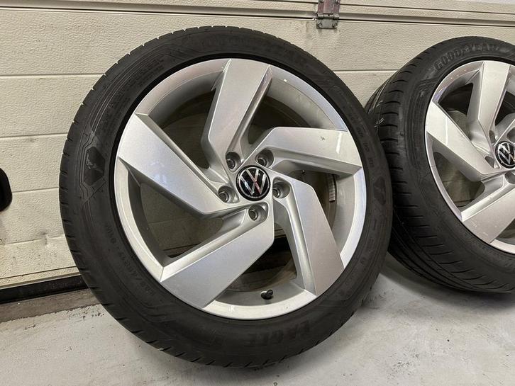 17inch Originele VW Golf 8 GTI Velgen! A Merk Banden! 5x112, Auto-onderdelen, Banden en Velgen, Banden en Velgen, Zomerbanden