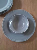 Borden met kommetjes, Huis en Inrichting, Keuken | Servies, Ophalen, Gebruikt, Effen, Bord(en)