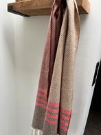 Nieuwe sjaal Veritas - Beige / bruin/ roze / bordeaux, Kleding | Dames, Mutsen, Sjaals en Handschoenen, Ophalen of Verzenden, Sjaal