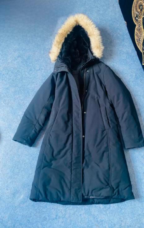 Warme zwarte winterjas met kap en imitatiebont – maat XS, Kleding | Dames, Jassen | Winter, Maat 34 (XS) of kleiner, Zwart, Ophalen