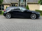 Mercedes A 200 AMG LINE PANORAMADAK LED NAVI CAMERA, Leder en Stof, Zwart, 120 kW, Bedrijf