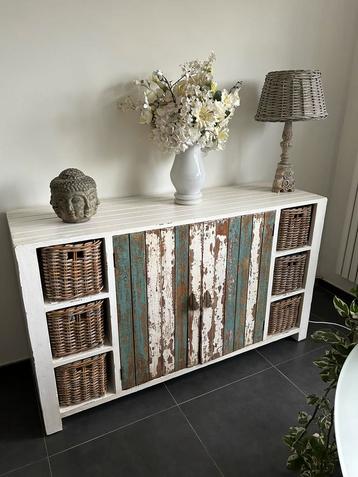 Dressoir beschikbaar voor biedingen