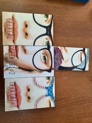 Geek girl 1 - 2 - 3  beschikbaar voor biedingen