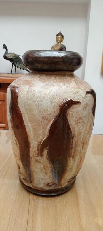 Beau vase aux pingouins en grès de Bouffioulx signé Armogrès