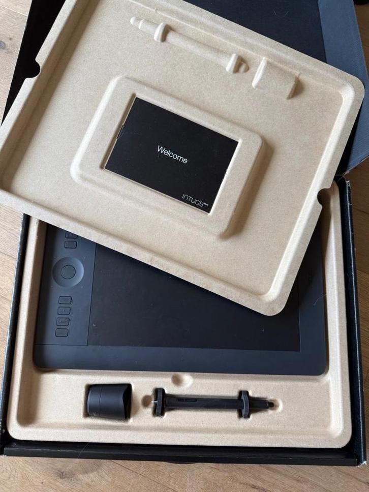 Wacom Intuos Pro Medium (draadloos), Computers en Software, Tekentablets, Gebruikt, Draadloos, Ophalen of Verzenden
