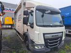 Used DAF LF 180 FA 7.5T met rolbache + laadbrug, Auto's, Automaat, Wit, Bedrijf, Diesel