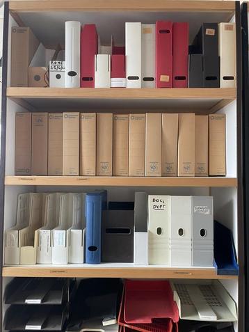 Tijdschriftenhouders/archiefdozen om weg te geven @ OXFAM beschikbaar voor biedingen