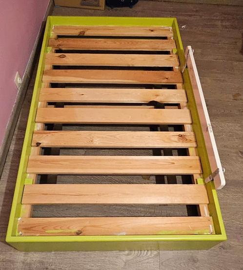 KindeBed met een zachte matras en houte latten,gratis laken, Kinderen en Baby's, Kinderkamer | Bedden, Zo goed als nieuw, Matras