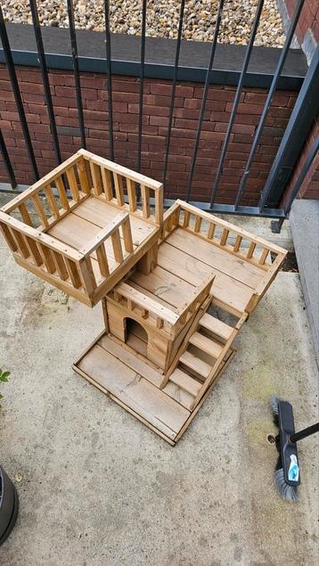 Kattenhuis buiten beschikbaar voor biedingen