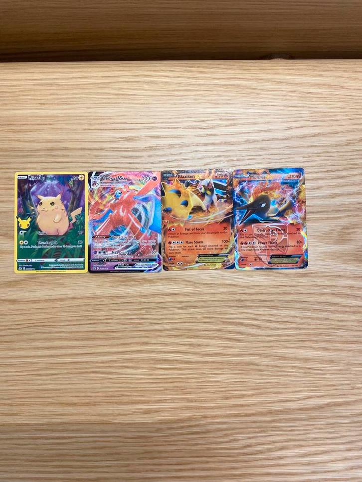 4 pokemon kaarten, Hobby en Vrije tijd, Verzamelkaartspellen | Overige, Zo goed als nieuw, Ophalen of Verzenden