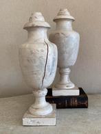2 ornamenten in hout verweerde patina urnes, Ophalen of Verzenden