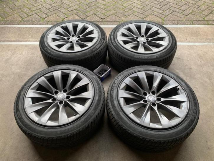 OEM TESLA MODEL X VELGEN + NIEUWE WINTERBANDEN 275 45 R20, Autos : Divers, Supports de plaque d'immatriculation, Utilisé, Enlèvement ou Envoi