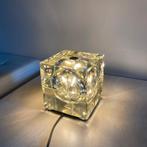 Cubosfera-lamp van Mendini voor Fidenza Vetraria, Ophalen