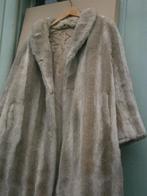 TYBER  ancien manteau imitation fourrure, Antiquités & Art, Enlèvement ou Envoi