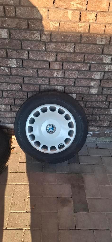 bmw e39 banden en velgen 15inch 195/65 R15 91 H, Auto-onderdelen, Banden en Velgen, Band(en), Zomerbanden, 15 inch, 195 mm, Personenwagen