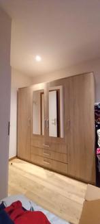 Grote moderne kledingkast in zeer goede staat, Huis en Inrichting, Ophalen