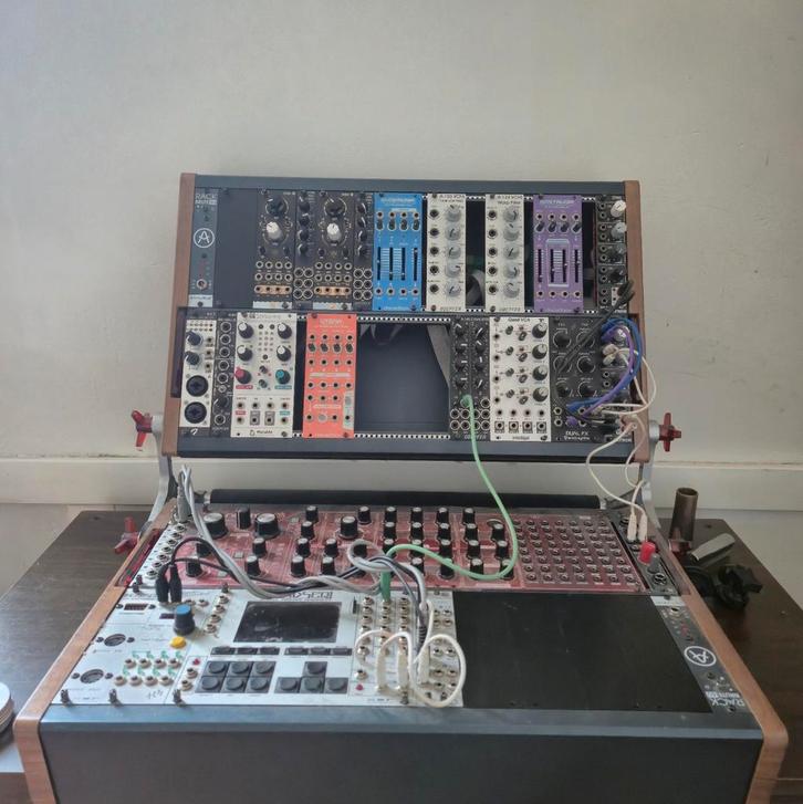 2 x Arturia Rackbrute 6U eurorack case, Muziek en Instrumenten, Synthesizers, Zo goed als nieuw, Ophalen