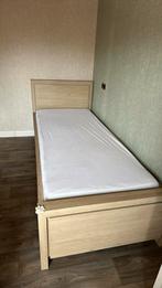 Eenpersoonsbed met lattenbodem zonder matras met nachtkastje, Huis en Inrichting, Slaapkamer | Bedden, 90 cm, Zo goed als nieuw