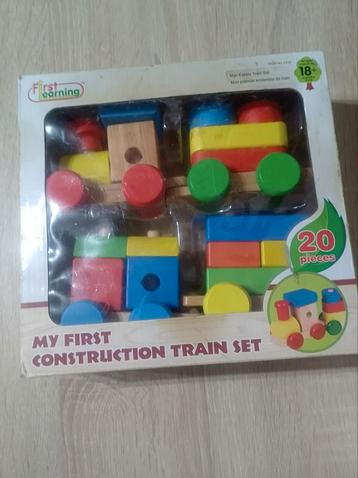 Houten treintje  beschikbaar voor biedingen