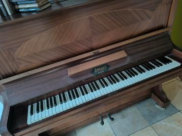 Piano  beschikbaar voor biedingen