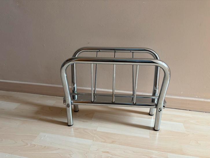 Gispen stijl - chroom - tijdschriftenhouder (design), Huis en Inrichting, Woonaccessoires | Krantenbakken en Lectuurbakken, Zo goed als nieuw