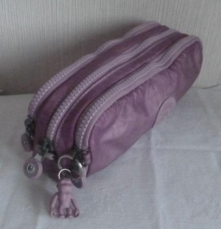 Kipling plumier triple rose métallisé + singe, Divers, Fournitures scolaires, Utilisé, Enlèvement ou Envoi