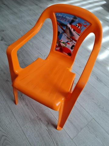 Belle chaise enfant orange plastique de marque Disney   beschikbaar voor biedingen