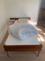 Vintage bed met nieuwe matras en dekbed, Ophalen, Zo goed als nieuw, Eenpersoons, Hout