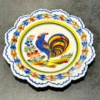 Assiette Faïence Bretonne Henriot Quimper – Décor Coq Multic, Antiek en Kunst, Antiek | Keramiek en Aardewerk, Verzenden