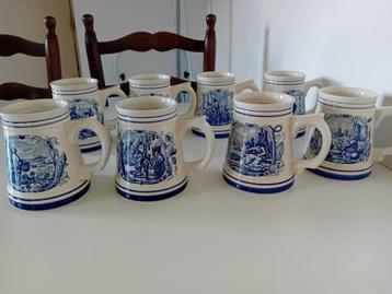 8 vintage Delftse kannen beschikbaar voor biedingen