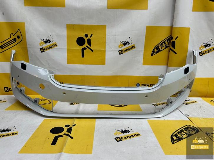 Skoda Super B Facelift Voorbumper 4xPDC KLS 8v0807221 bumper, Auto-onderdelen, Carrosserie, Bumper, Skoda, Voor, Gebruikt