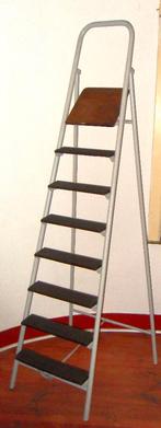 ESCABELLE ESCABEAU ANCIEN  8 marches à tubulures en acier, Maison & Meubles, Enlèvement, Utilisé