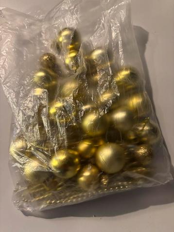 20 gouden kerstballen beschikbaar voor biedingen