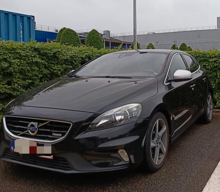 Volvo V40 R-Design, Autos, Volvo, Particulier, V40, ABS, Caméra de recul, Régulateur de distance, Airbags, Air conditionné, Bluetooth