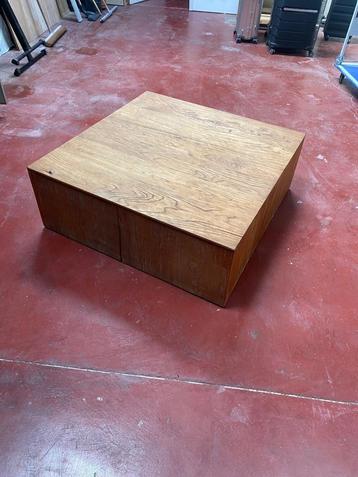 Salontafel houten blok beschikbaar voor biedingen