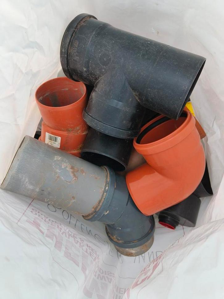 Te koop: verzameling buizen, bochten en stopjes, Doe-het-zelf en Bouw, Sanitair, Zo goed als nieuw, Ophalen