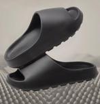 Nieuwe zwarte slippers / Maat 40-41 / 42-43, Kleding | Dames, Schoenen, Zwart, Nieuw, Ophalen of Verzenden, Slippers