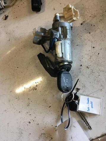 Toyota Yaris 1999 Contactslot met sleutel beschikbaar voor biedingen