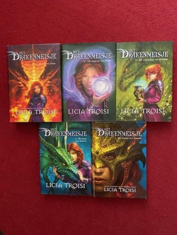LICIA TROISI HET DRAKENMEISJE DE COMPLETE SERIE IN ZEER GOED beschikbaar voor biedingen