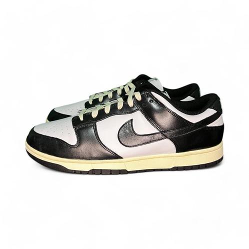 Nike Dunk Low Vintage Panda - 45.5 - FQ8899-100, Kleding | Heren, Schoenen, Nieuw, Sneakers, Zwart, Verzenden